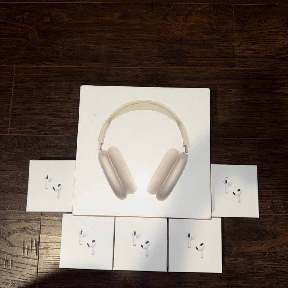 Apple AirPods Max in Cream with 5x AirPod 3 Collection